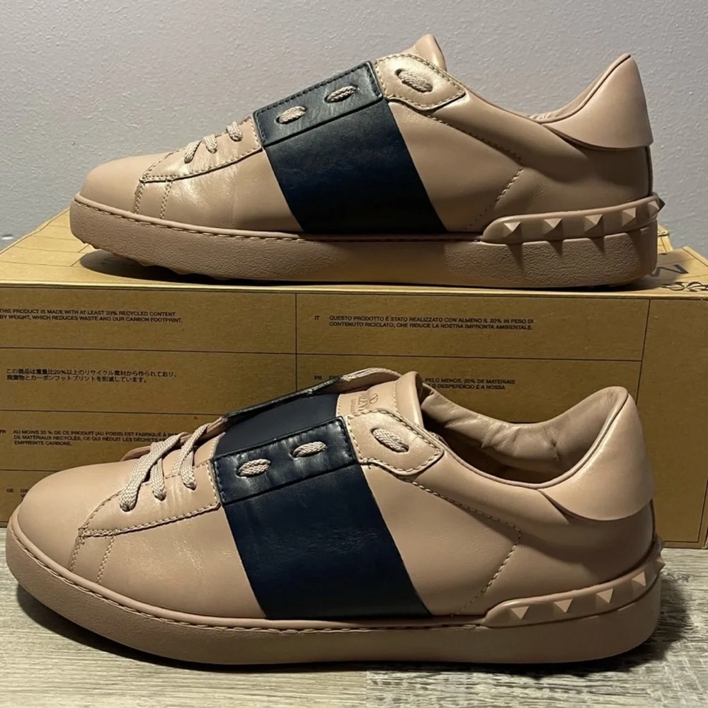 Valentino - Picture 2 of 8